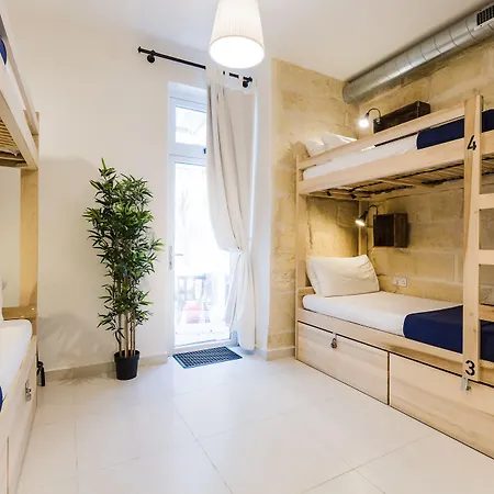 Two Pillows Boutique Hostel-3