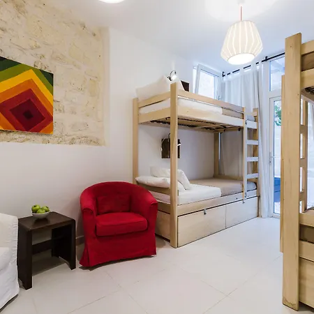 Two Pillows Boutique Hostel-2