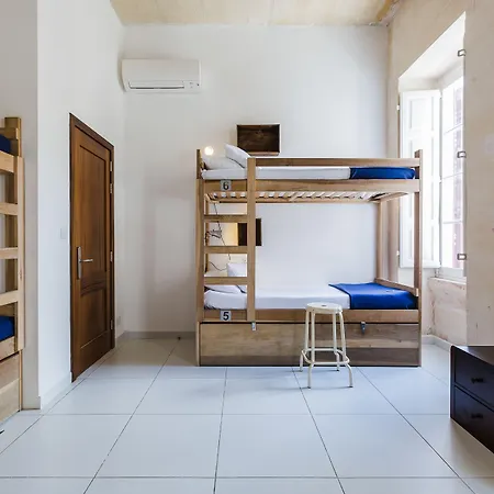 Two Pillows Boutique Hostel-2